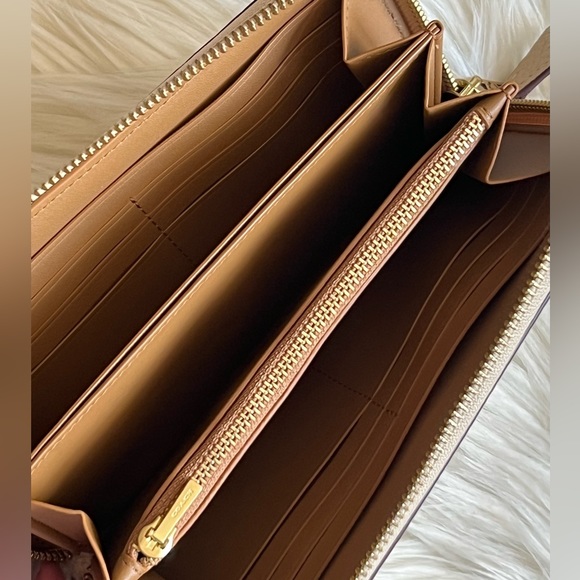 CH472 - Disney X Coach Accordion Zip Wallet with Minnie Mouse - Picture 9 of 11